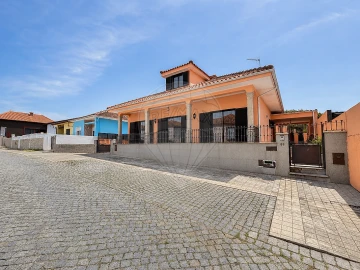 Moradia T4 para Venda em Perafita, Lavra e Santa Cruz do Bispo