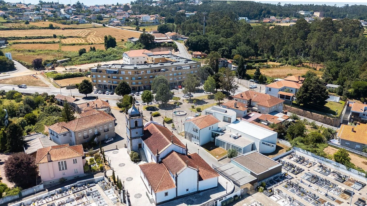 Apartamento T2 para Venda em Argoncilhe Foto 28