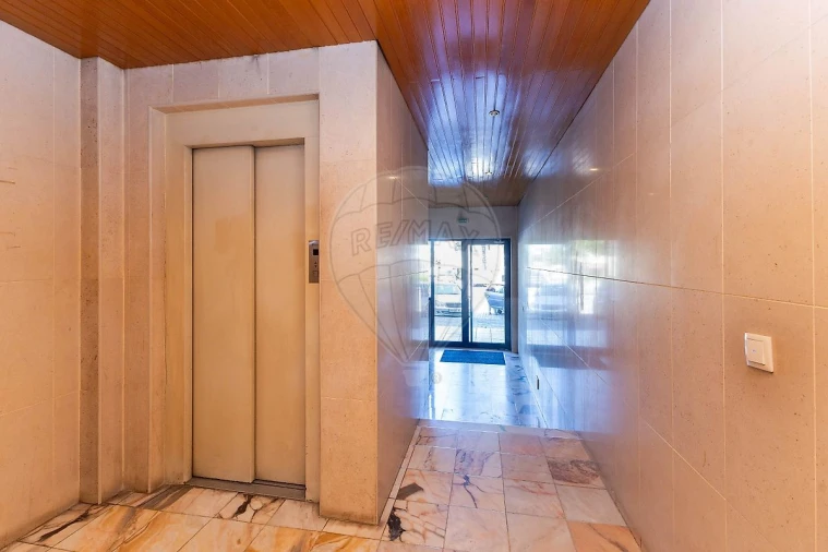 Apartamento T2 para Venda em Argoncilhe Foto 2