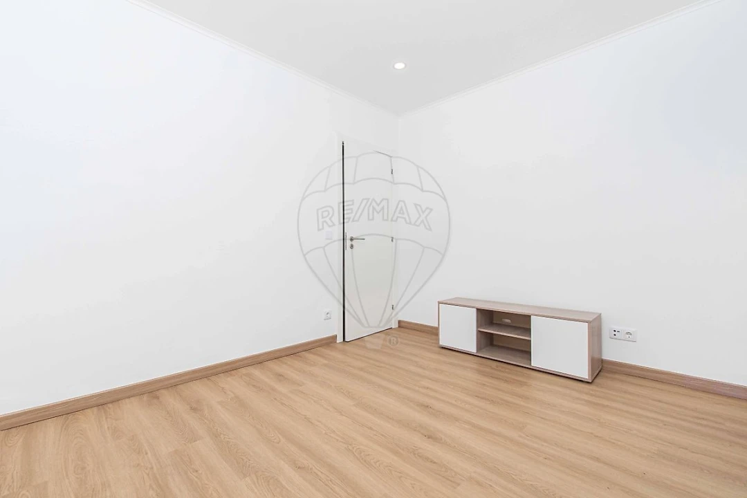 Apartamento T2 para Venda em Moscavide e Portela Foto 6