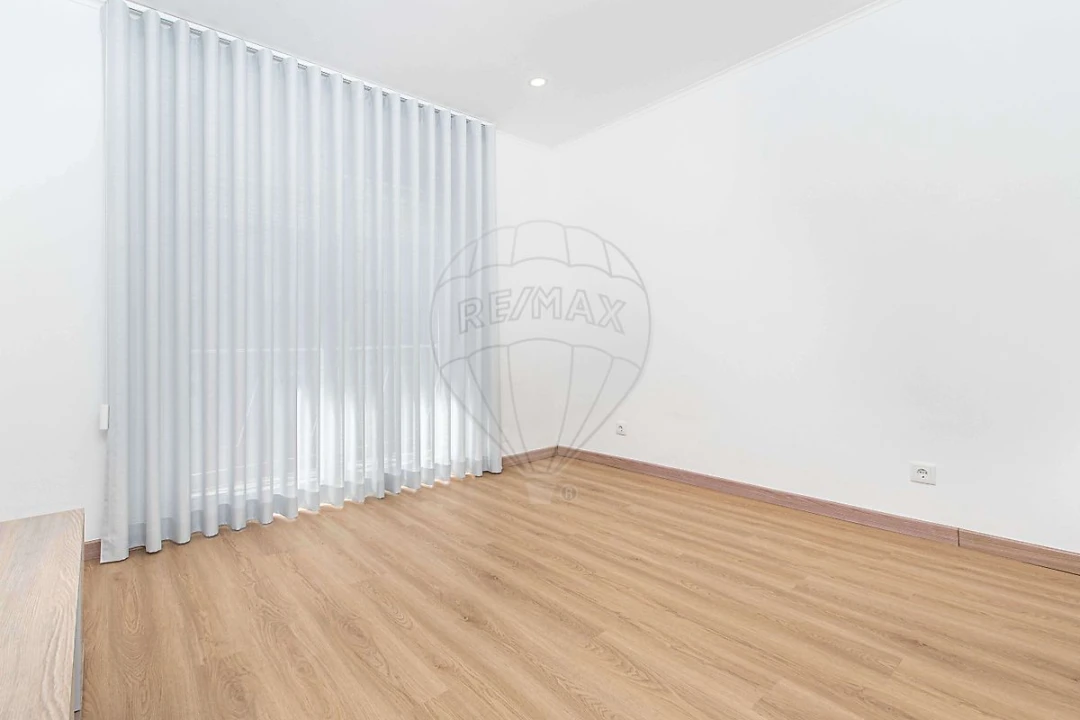 Apartamento T2 para Venda em Moscavide e Portela Foto 2