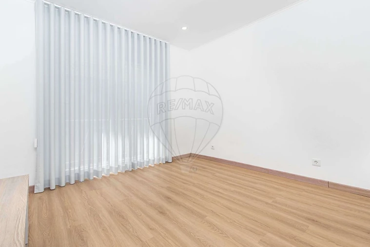 Apartamento T2 para Venda em Moscavide e Portela Foto 2