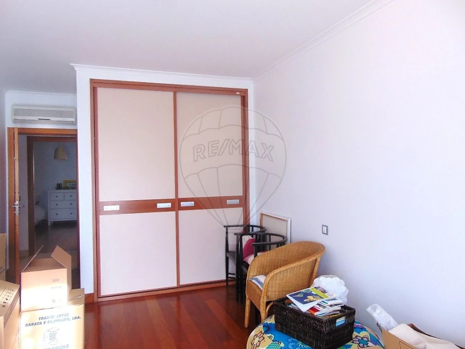Apartamento T3 para Arrendamento em São Domingos de Rana Foto 6
