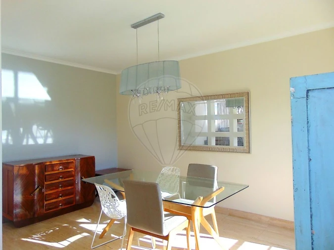 Apartamento T3 para Arrendamento em São Domingos de Rana Foto 5