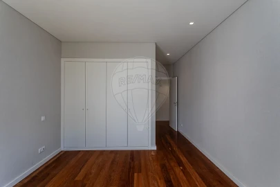 Moradia T5 para Arrendamento em Barcarena