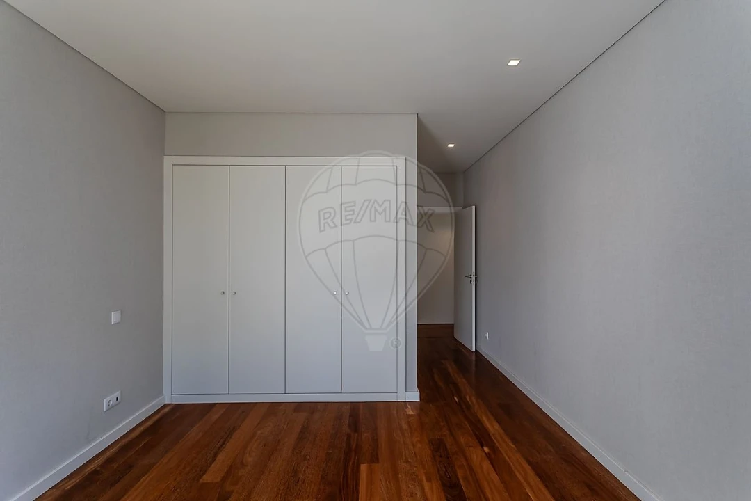 Moradia T5 para Arrendamento em Barcarena Foto 15