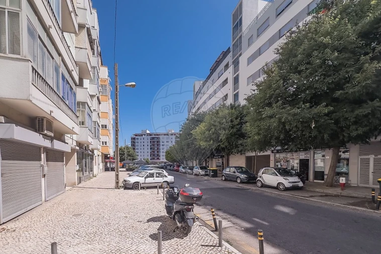Apartamento T2 para Venda em Marvila Foto 35