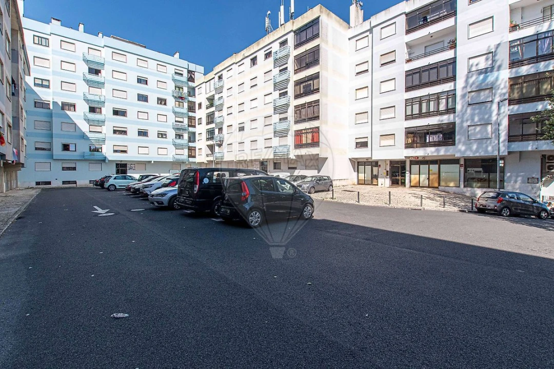 Apartamento T2 para Venda em Agualva e Mira-Sintra Foto 4