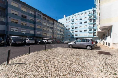 Apartamento T2 para Venda em Agualva e Mira-Sintra