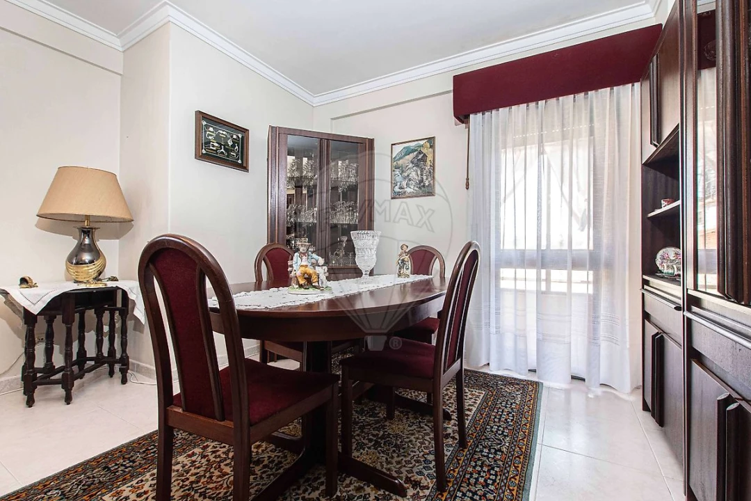 Apartamento T2 para Venda em Agualva e Mira-Sintra Foto 11