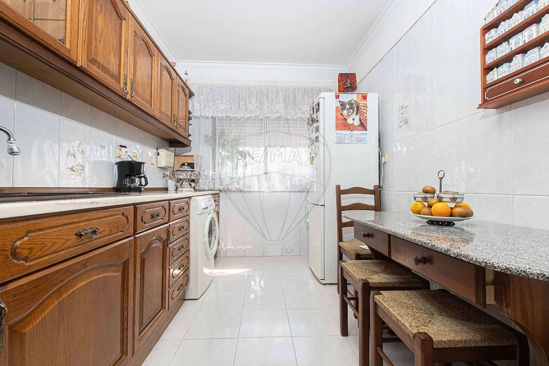 Apartamento T2 para Venda em Agualva e Mira-Sintra Foto 27