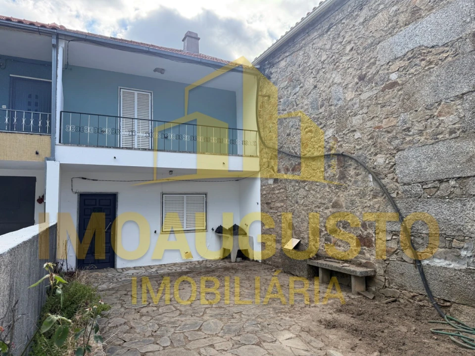 Moradia T4 para Venda em Aldeia do Bispo Foto 2