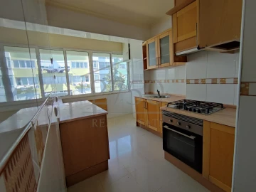 Apartamento T2 para Arrendamento em Oeiras e São Julião da Barra, Paço de Arcos e Caxias
