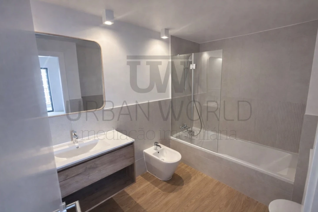 Apartamento T4 para Venda em Santo António dos Cavaleiros e Frielas Foto 2