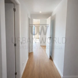 Apartamento T4 para Venda em Santo António dos Cavaleiros e Frielas