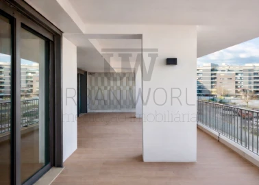 Apartamento T4 para Venda em Santo António dos Cavaleiros e Frielas