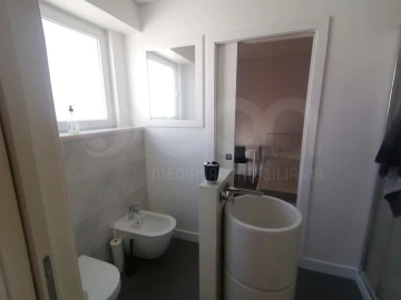 Quarto para Arrendamento em Alvalade
