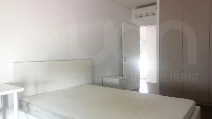 Quarto para Arrendamento em Alvalade