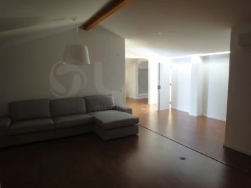 Quarto para Arrendamento em Alvalade