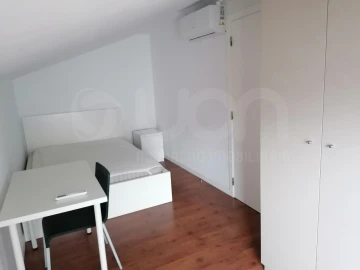 Quarto para Arrendamento em Alvalade