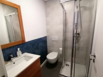 Quarto para Arrendamento em Alvalade