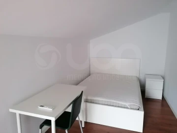 Quarto para Arrendamento em Alvalade