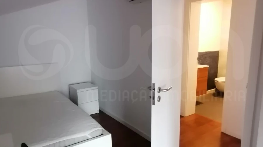 Quarto para Arrendamento em Alvalade