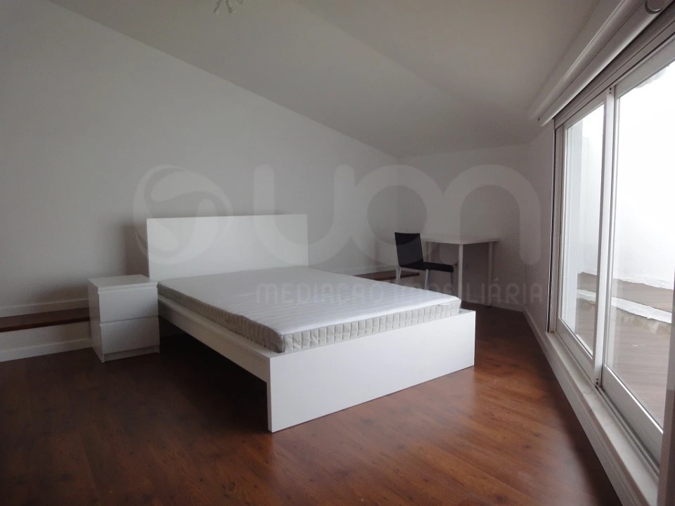 Quarto para Arrendamento em Alvalade Foto 1