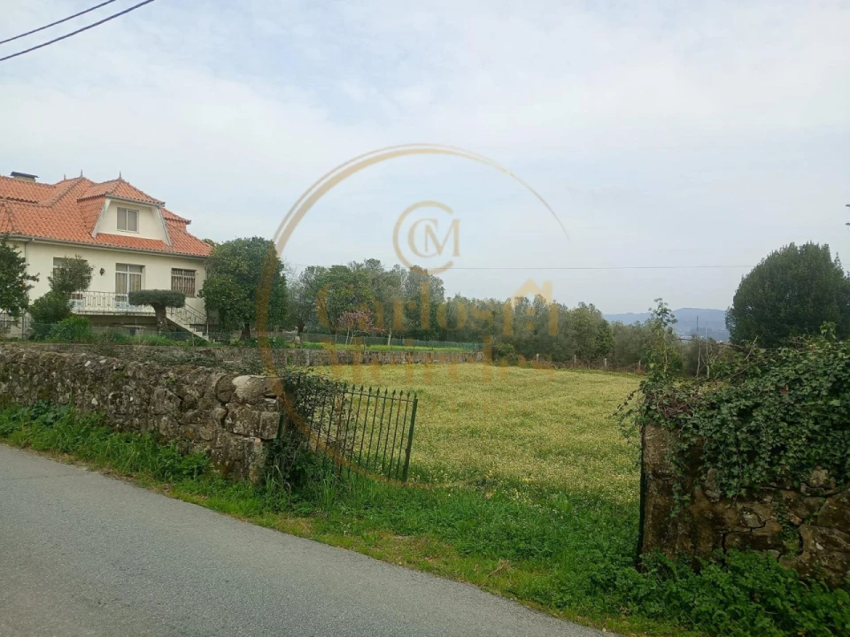 Terreno para Venda em Calvelo Foto 1