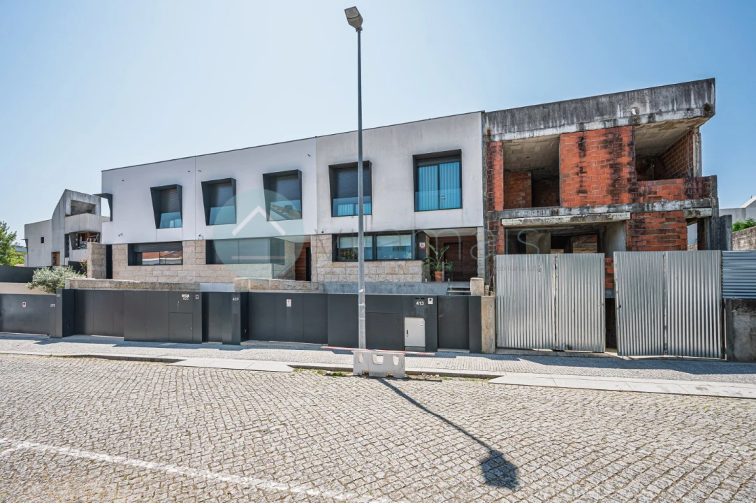 Moradia T4 para Venda em Ramalde Foto 1