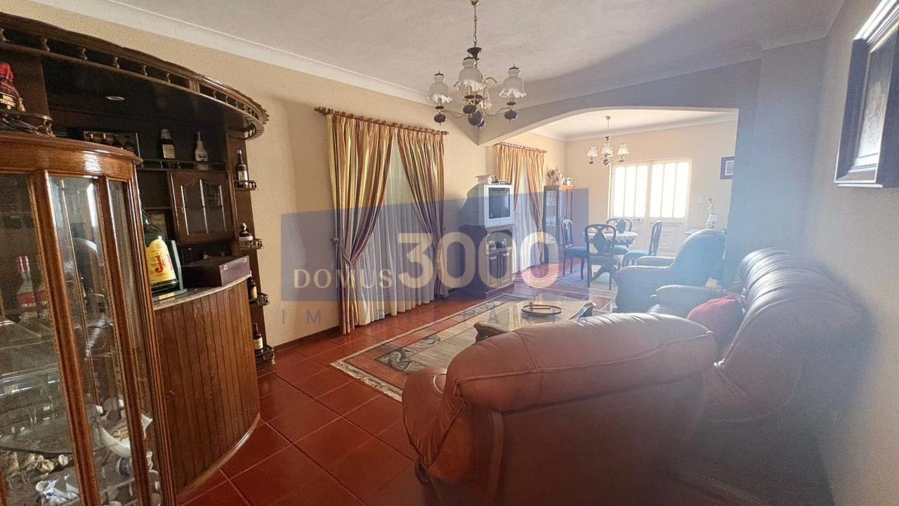Moradia T3 para Venda em Andrães Foto 1