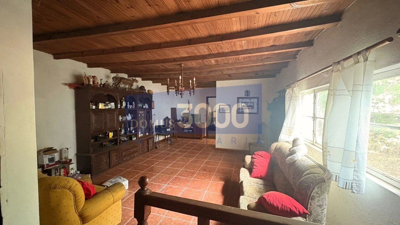 Moradia T3 para Venda em Andrães Foto 11