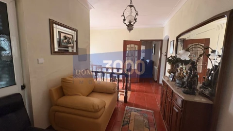 Moradia T3 para Venda em Andrães