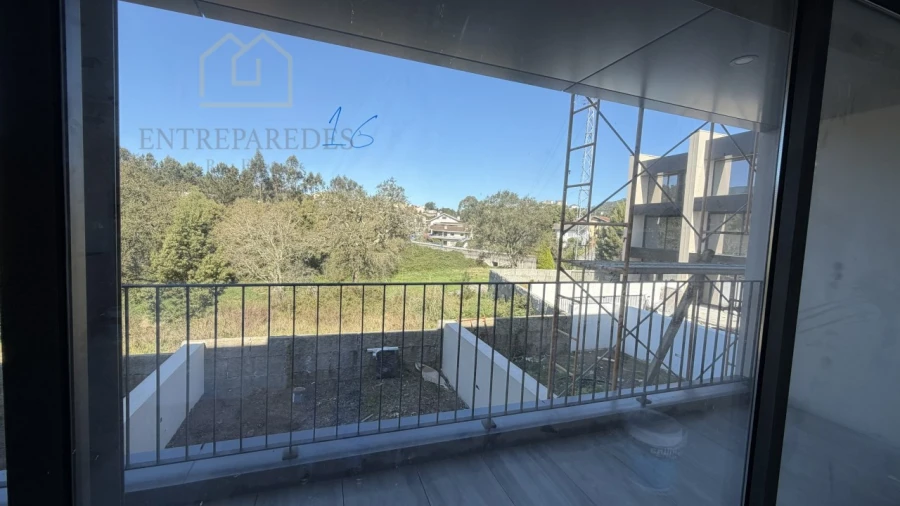 Moradia T3 para Venda em Fânzeres e São Pedro da Cova Foto 32