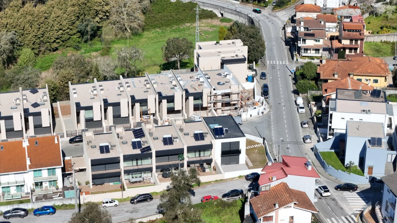 Moradia T3 para Venda em Fânzeres e São Pedro da Cova Foto 41