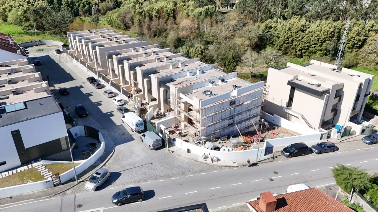 Moradia T3 para Venda em Fânzeres e São Pedro da Cova Foto 42