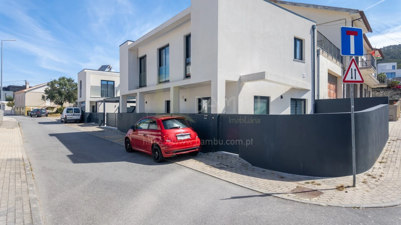 Moradia T2 para Venda em Vila Praia de Ancora Foto 2
