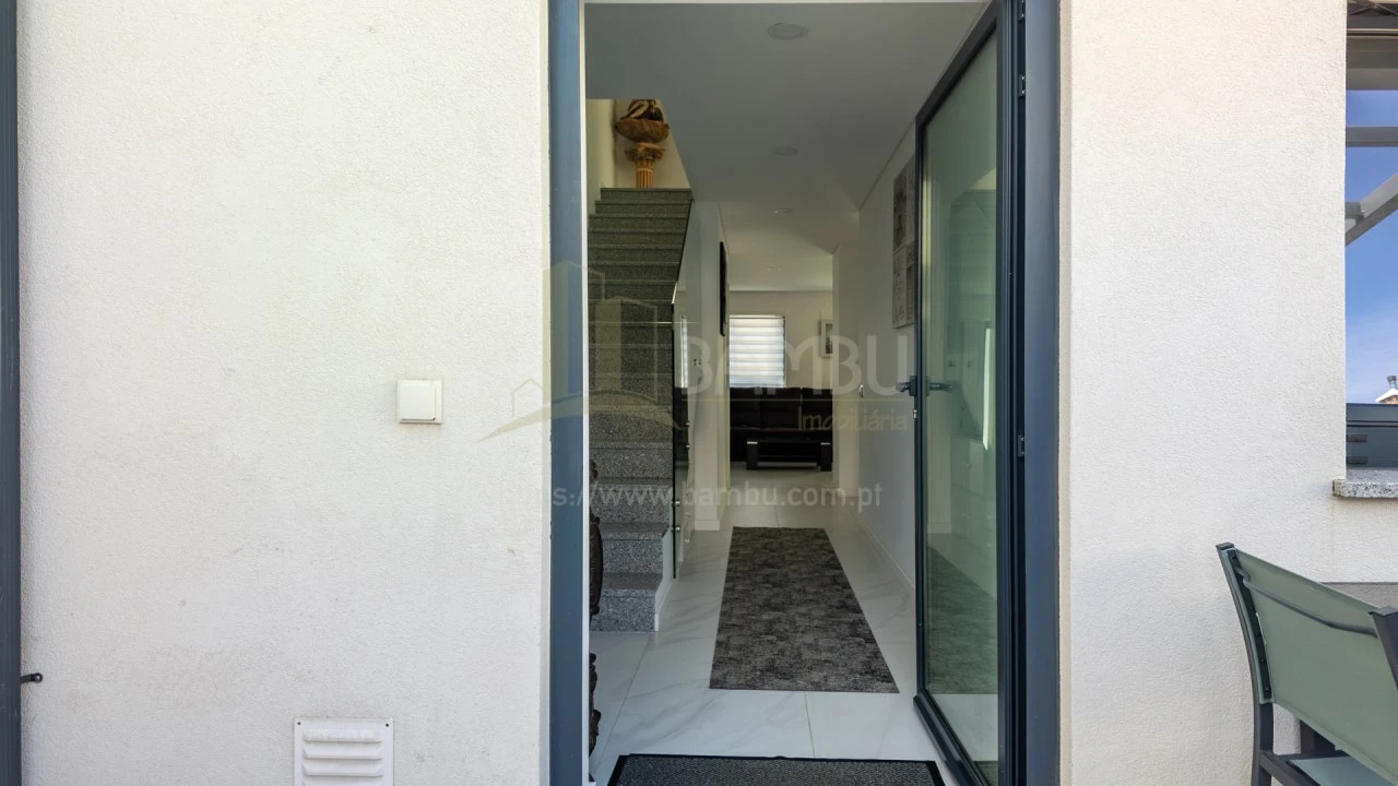 Moradia T2 para Venda em Vila Praia de Ancora Foto 3