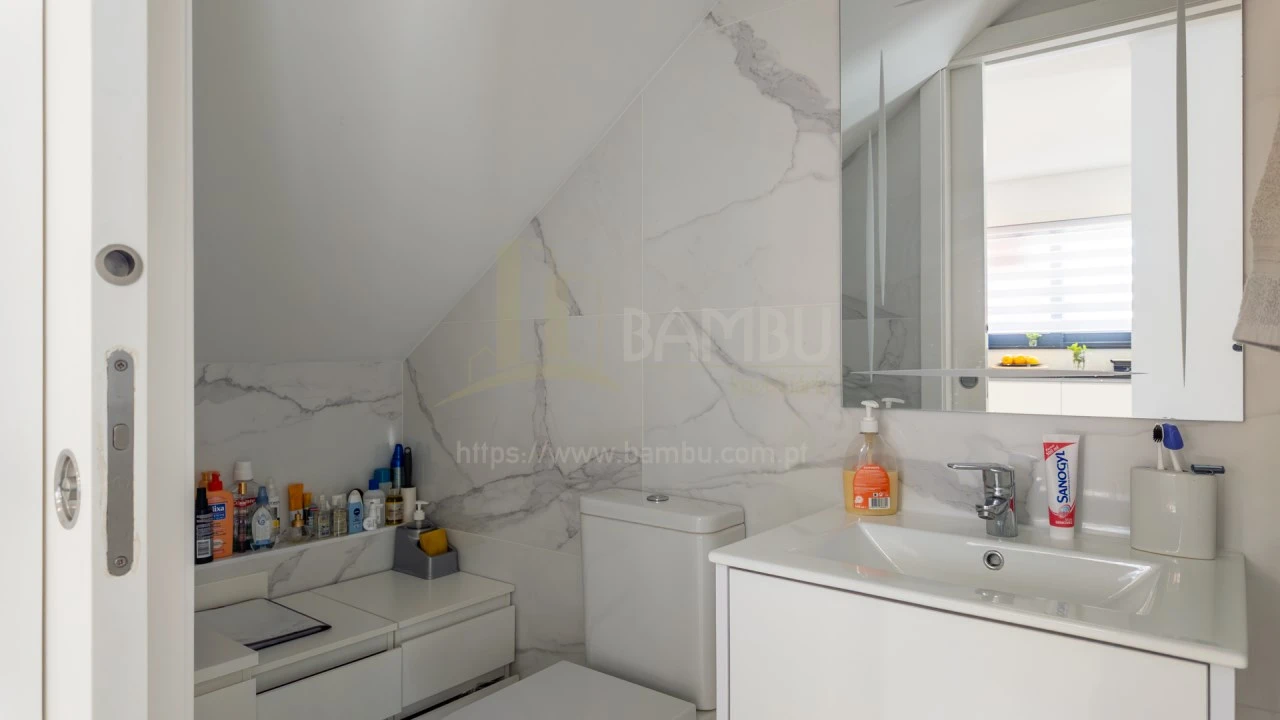 Moradia T2 para Venda em Vila Praia de Ancora Foto 7
