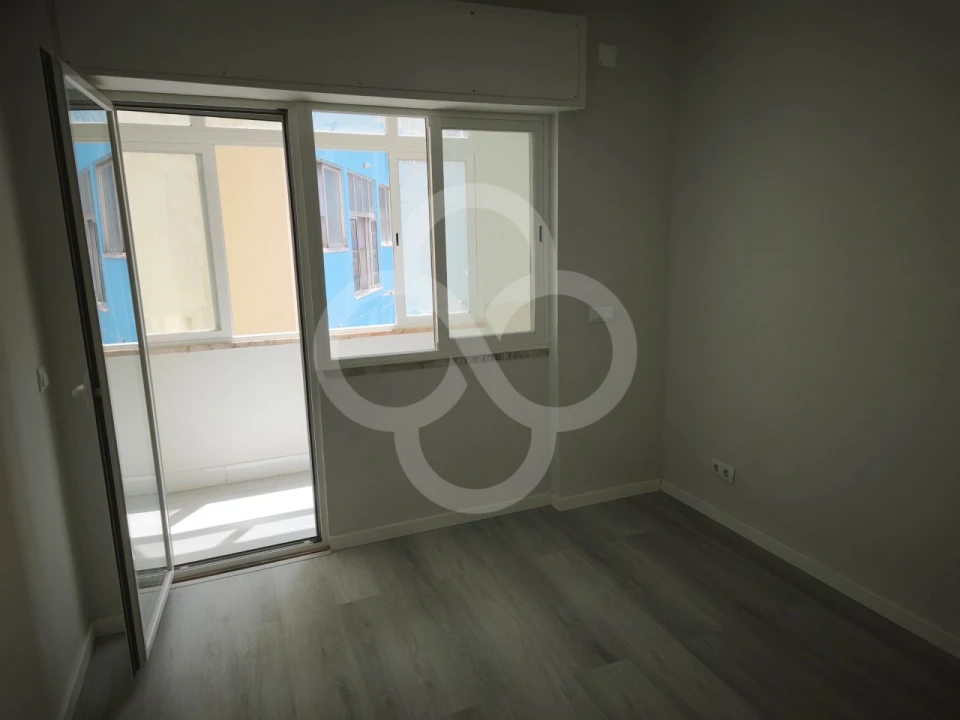 Apartamento T1 para Venda em Venteira Foto 5