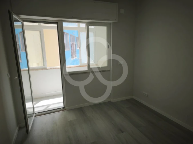 Apartamento T1 para Venda em Venteira Foto 5