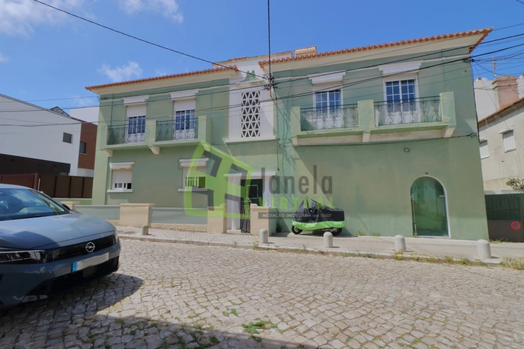 Prédio para Venda em Costa da Caparica Foto 1