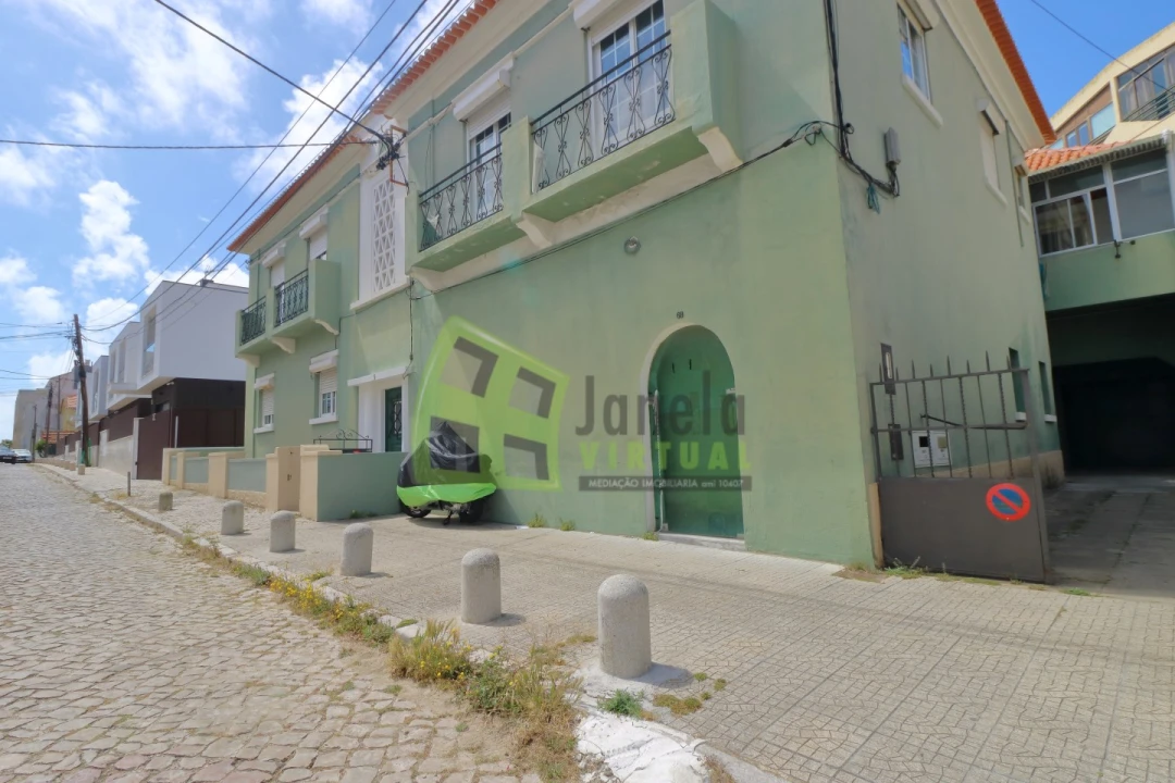 Prédio para Venda em Costa da Caparica Foto 2