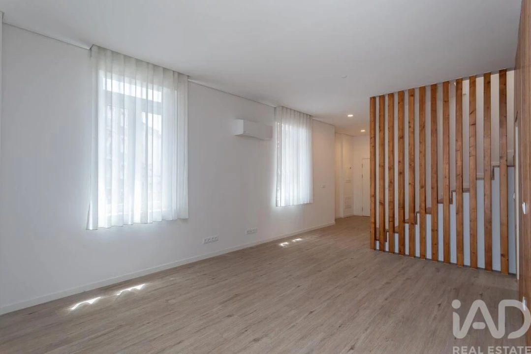 Apartamento T2 para Venda em Campolide Foto 17