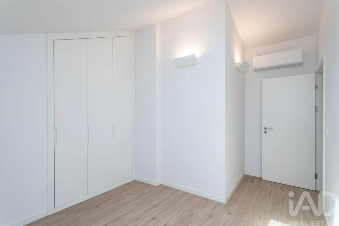 Apartamento T2 para Venda em Campolide Foto 25