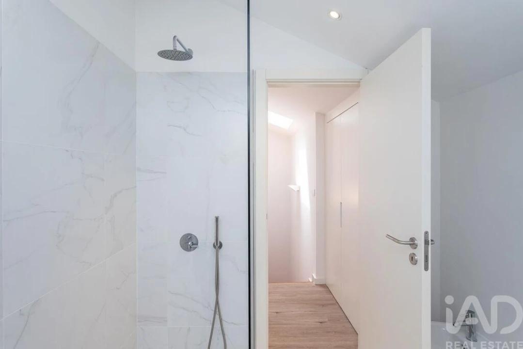 Apartamento T2 para Venda em Campolide Foto 30