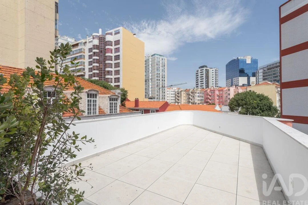 Apartamento T2 para Venda em Campolide Foto 18