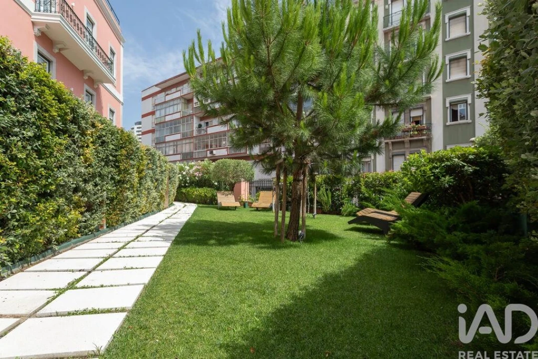Apartamento T2 para Venda em Campolide Foto 6
