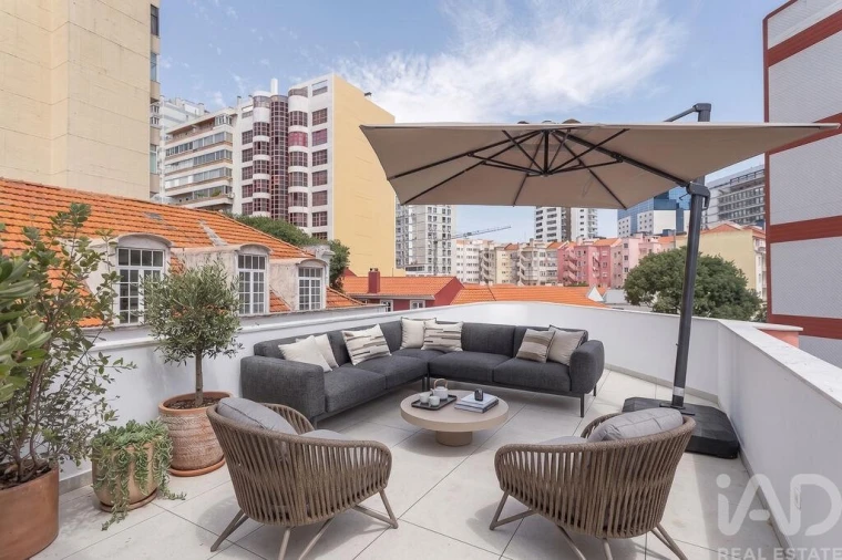 Apartamento T2 para Venda em Campolide Foto 2