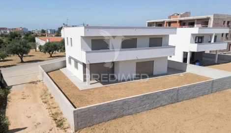 Moradia T4 para Venda em Batalha
